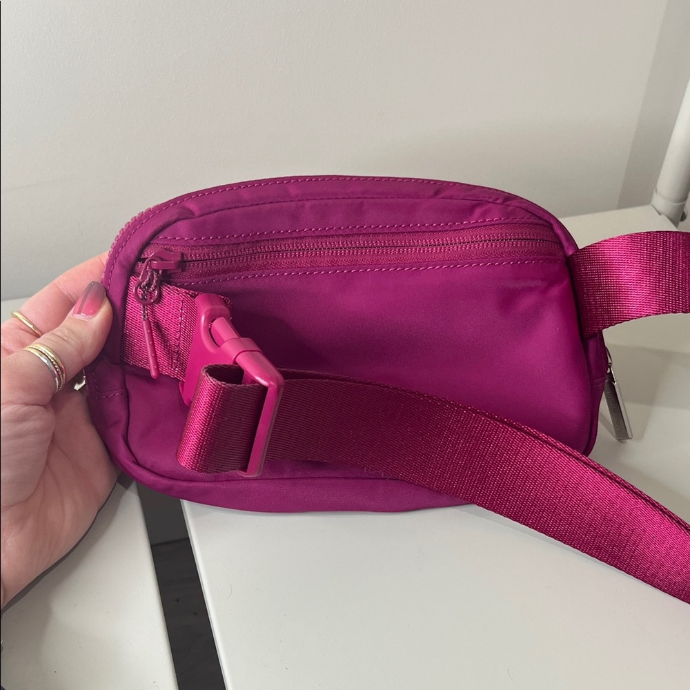 lululemon athletica Magenta Everywhere Belt Bag - Picture 2 of 9